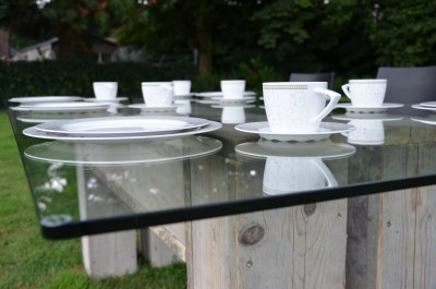 tuintafel-glas-en-steigerhout-e1383213612769